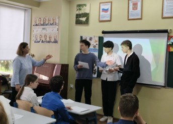 Психологи Центра «Милосердие» провели с учащимися 7 «Б» класса СОШ № 13 психологический тренинг «Мы- дружная команда!»