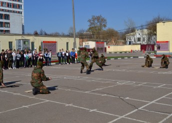 24 АПРЕЛЯ 2019 ГОДА В ЦЕЛЯХ ВОСПИТАНИЯ ПАТРИОТИЗМА И ЛЮБВИ К РОДИНЕ СОСТОЯЛАСЬ ЭКСКУРСИЯ В ВОИНСКУЮ ЧАСТЬ