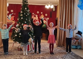 Новогодний праздник для воспитанников центра Милосердие