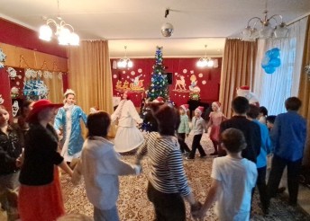 Новогодний праздник для воспитанников центра Милосердие