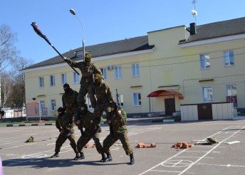 24 АПРЕЛЯ 2019 ГОДА В ЦЕЛЯХ ВОСПИТАНИЯ ПАТРИОТИЗМА И ЛЮБВИ К РОДИНЕ СОСТОЯЛАСЬ ЭКСКУРСИЯ В ВОИНСКУЮ ЧАСТЬ