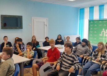 В Центре «Милосердие» для подростков лагеря «Герой дня» МБОУ Лицей «Держава» было проведено плановое мероприятие ко Дню кинолога МВД, МЧС