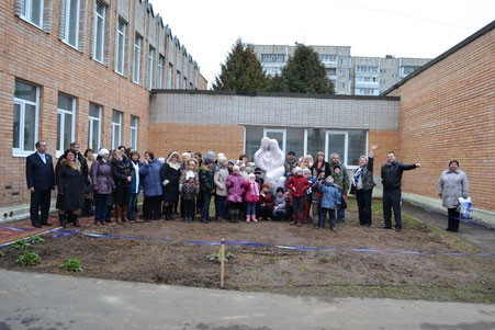 Новая скульптура открылась накануне Дня матери