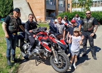 «Ночные волки» устроили праздник в «Милосердии»