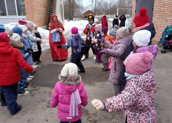 МАСЛЕНИЧНЫЕ ИГРЫ И ЗАБАВЫ В ЦЕНТРЕ «МИЛОСЕРДИЕ»